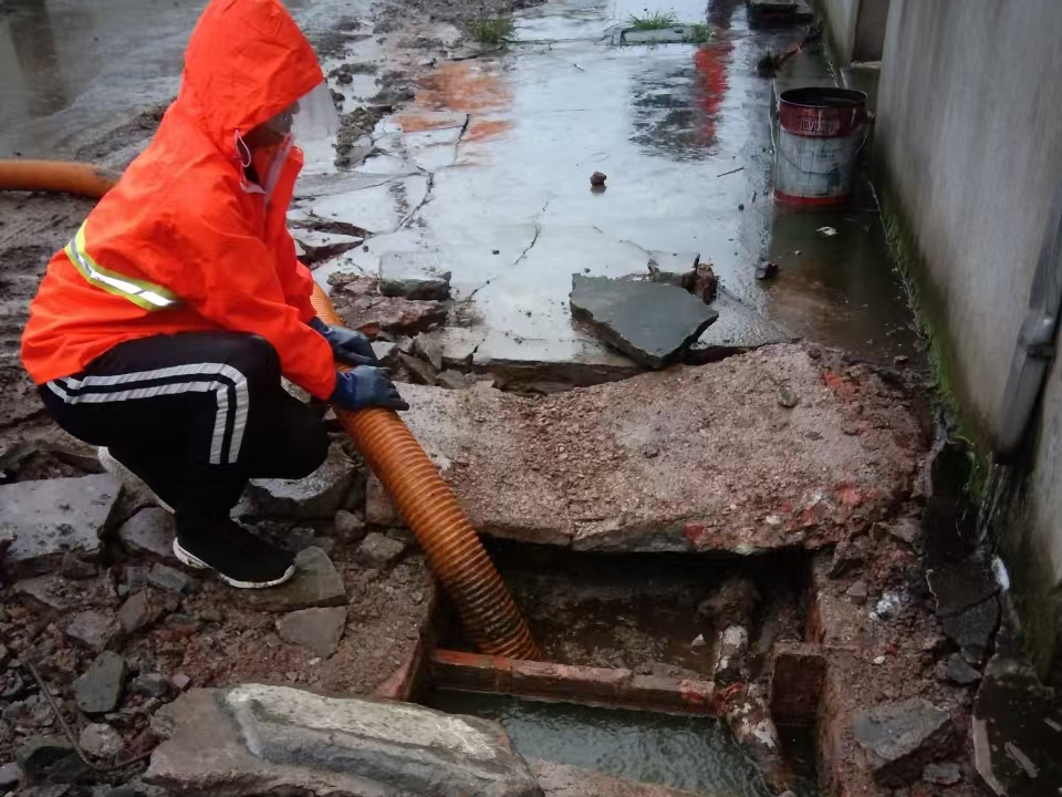 嘉定专业清理污水池 炜誉市政以规范流程守护城市 “肠道”