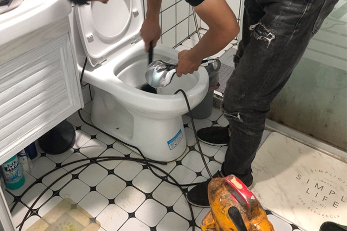 嘉定马桶堵塞自己疏通还是找师傅?专业上门服务让你省时更省心